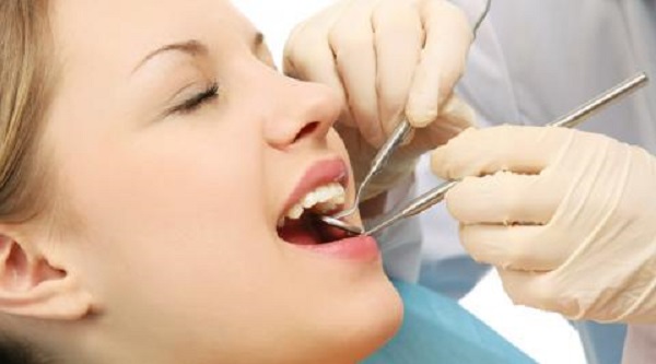 Việc sợ đau cũng là trở ngại khiến nhiều người không dám cấy ghép implant.