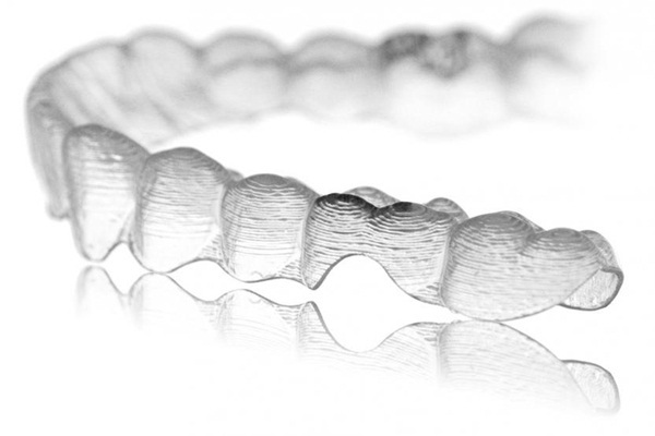 Khay nhựa Invisalign trong suốt được nhập khẩu từ Mỹ